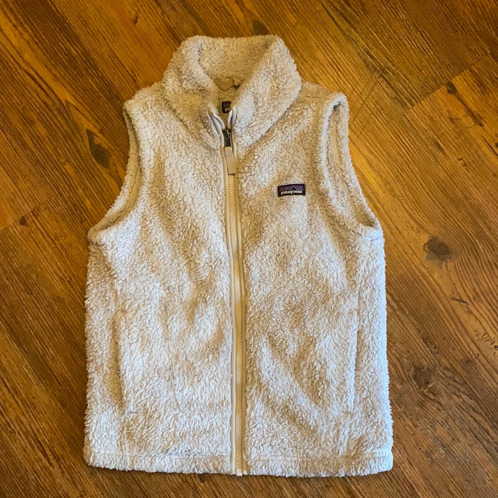 Light grey, size 12 girls Patagonia Los Gatos vest